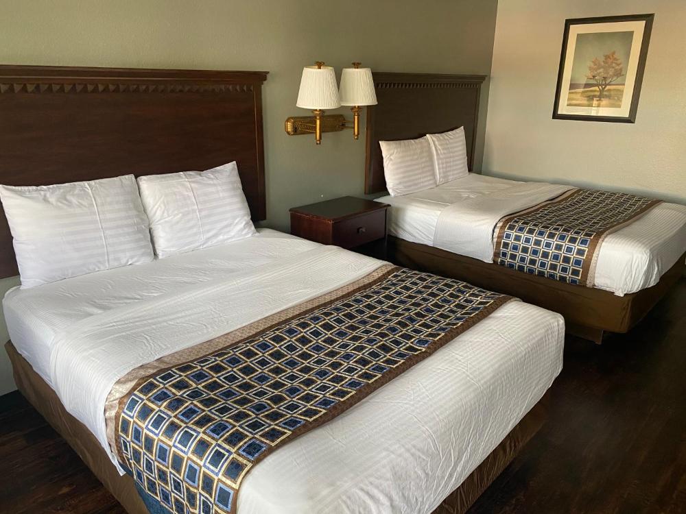 2 Queen Beds Non-Smoking interior